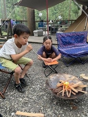 親子で楽しむ焚火体験（薪割・火起こし・焚火・マシュマロ焼き）