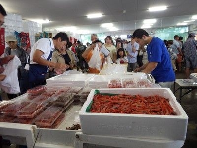 鼠ヶ関港　お魚市「カニ・えび甲殻祭り」