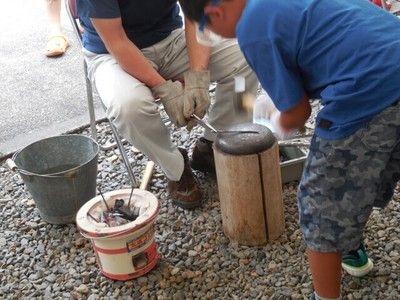 秋の体験学習　五寸釘からナイフを作ろう－鍛冶体験－