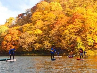 碓氷 軽井沢 ｢初めて SUP 体験｣ 秋の彩りツアー　アウトドア 自然体験