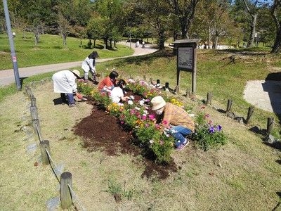 花いっぱい大作戦の会 ～花壇のメンテナンス～(11月)