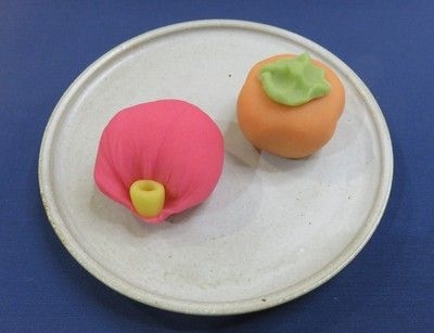 親子対象「紅色和菓子で秋を彩る」～御料紅で作る季節の和菓子～