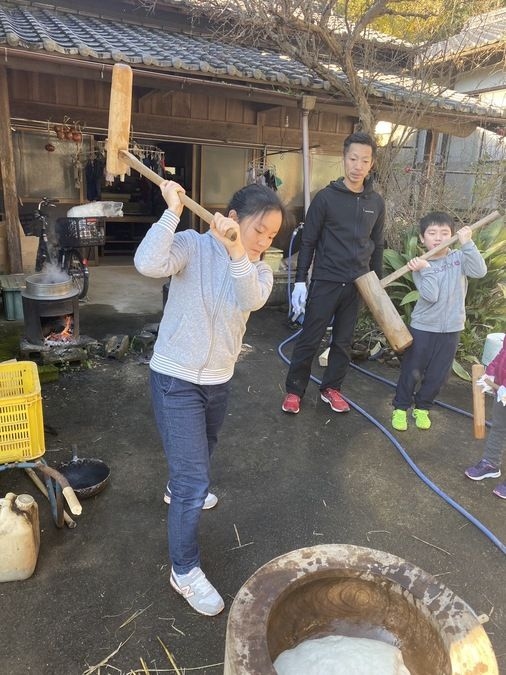 収穫祭（餅つき、ミニ門松作り、ゆず狩り、芋掘り、焼き芋など）