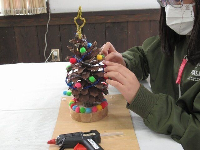 松ぼっくりでＸ’masツリーを作ろう