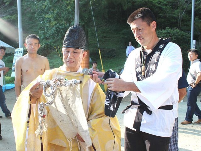 綾部八幡神社  旗下し神事