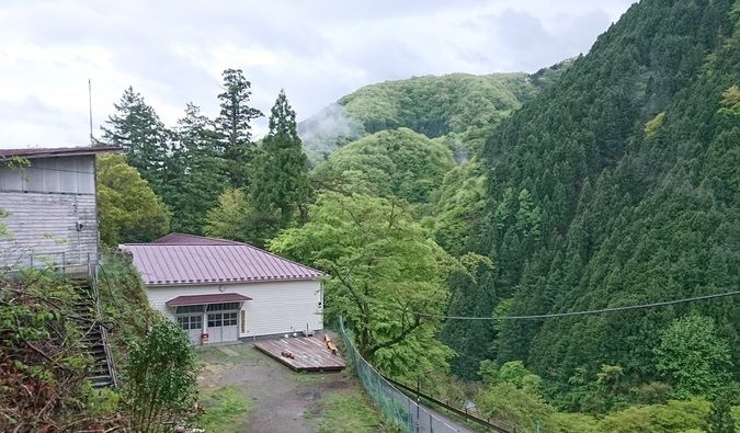 檜原村・藤倉　夏のファミリープラン 木造校舎でわくわく室内テント泊！