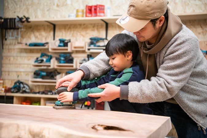 「親子で挑戦！世界に一つだけの一枚板テーブル作り」家族でDIY体験！